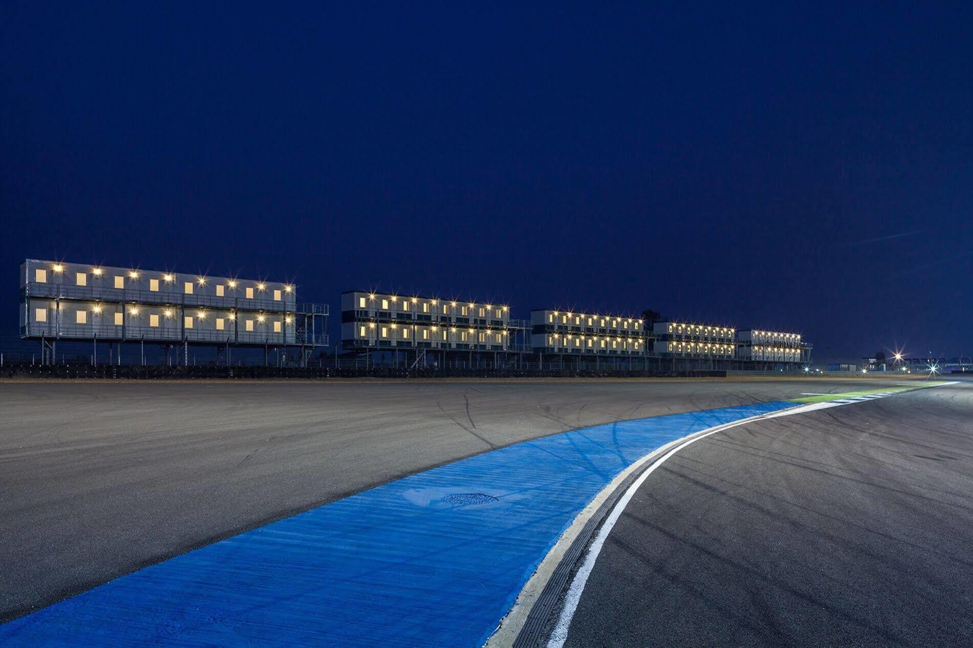 Bric Box Hotel Buriram Luaran gambar