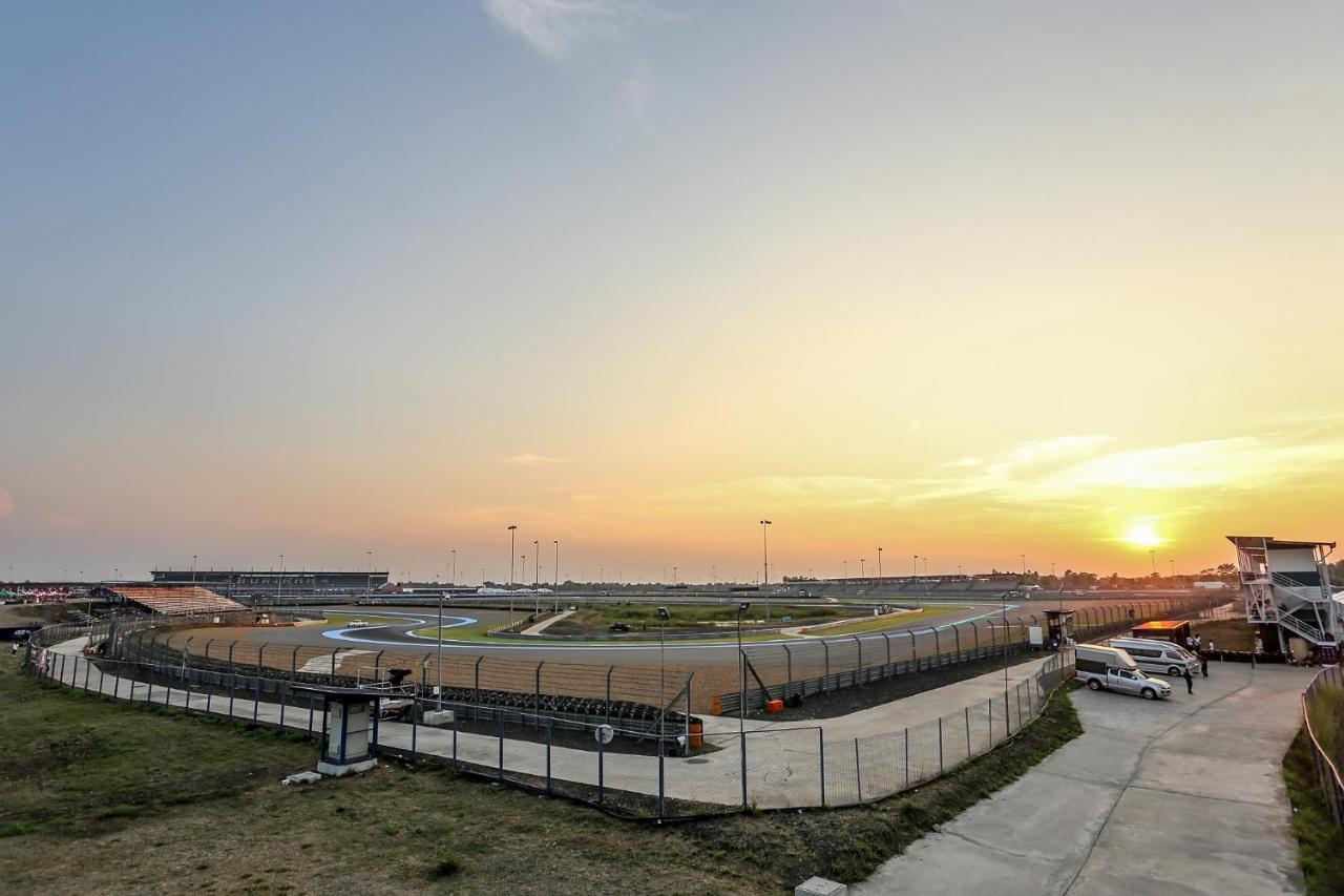 Bric Box Hotel Buriram Luaran gambar