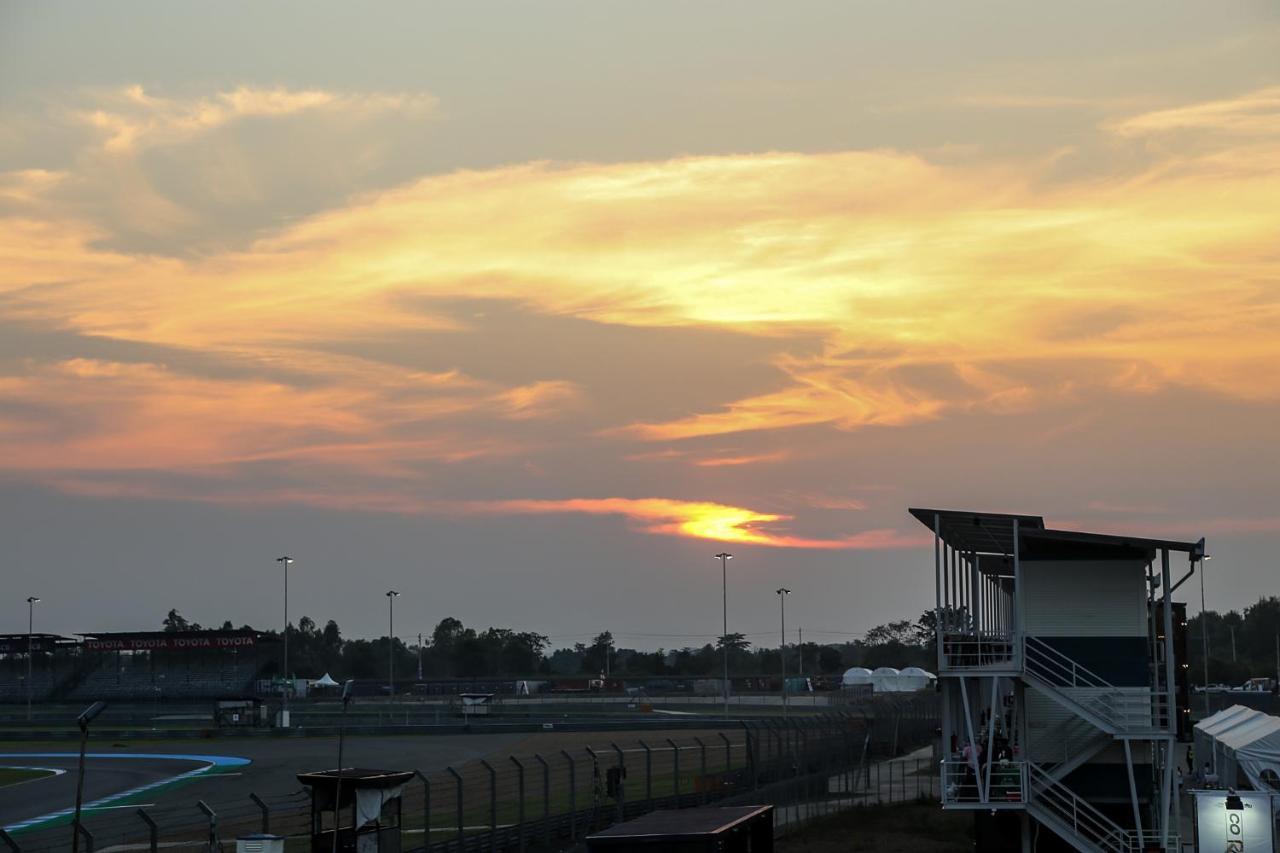 Bric Box Hotel Buriram Luaran gambar